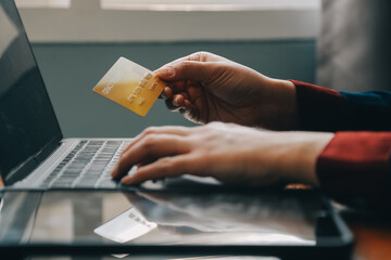 Close up of woman hand using credit card and laptop for payment and online shopping, Online shopping, payments digital banking, E-commerce concept. - obrazy, fototapety, plakaty
