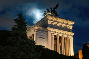 Obraz premium Scenic view of The Quadriga of Liberty on the Vittoriano