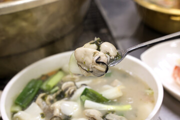 Korean food. oyster rice cake soup