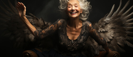 Elegante Engelsträgerin: Ältere Frau im Porträt