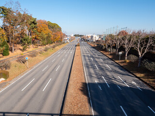 つくば市の片側三車線の大きな道路