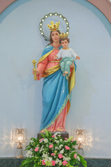 Our Lady help of Christians Madonna and Child Catholic religious statue
