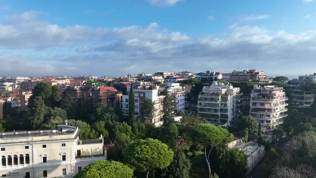 Collina Fleming, il quartiere residenziale di Roma Nord, Italia.
Vista aerea dei palazzi residenziali della collina fleming della "Roma bene"