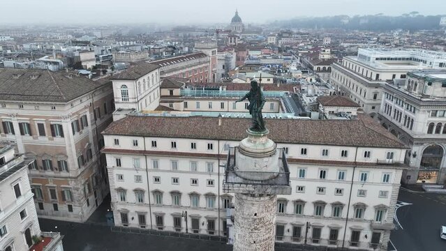 Palazzo Chigi, sede del Governo Italiano. Roma, Italia.
Vista aerea di Piazza Colonna nel centro storico di Roma.