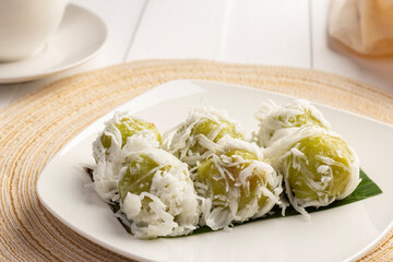Coconut Ball (Thai Traditional Dessert) - Ka Nom Tom