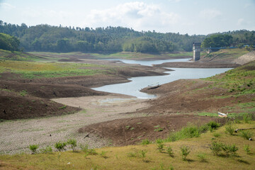 The El-Nino natural disaster caused one of the largest dams in Bali, the Palasari Dam, to experience the worst drought in history. The dam water receded and the land became dry and fragmented