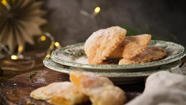 A crescent-shaped pastry whose filling is made of eggs and almonds wrapped in crispy dough, cut in an artisanal way and sprinkled with sugar.