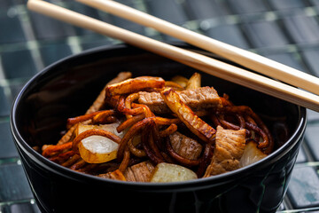 noodles with beef meat and onion
