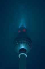 Fernsehturm Berlin nachts bei Nebel  - TV tower of Berlin during a foggy night © Jonathan
