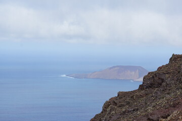 La Graciosa, view from top of the cliff, mirador la caldera, Lanzarote, trekking Haria, Maguez, November 2023