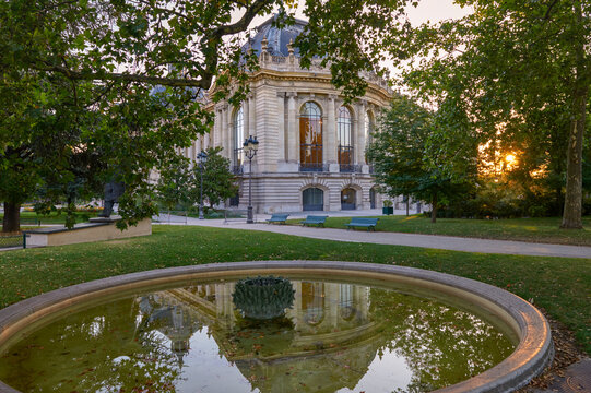 View on la Petit Palace early in the morning, Paris