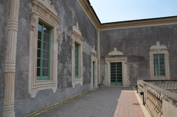 Fototapeta na wymiar old baroque facade