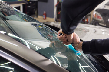 Windshield protection film installation series : Installing protection film