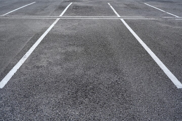 Fototapeta premium White lines in parking spaces in the park