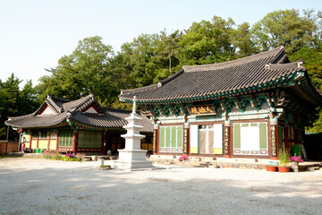 Naklejka premium Buddhist temple