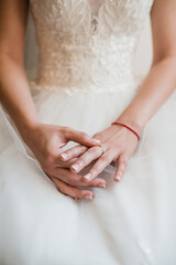 Obraz na płótnie Canvas The bride in a white dress excitedly twirls her ring