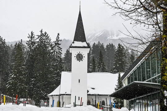 Lenzerheide, Dorf, Kirche, Valbella, Heidsee, Winter, Wintersport, Winterwanderung, Langlauf, Loipe, Winterlandschaft, Alpen, Wald, Eis, Schnee, Schneefall, Winter, Graub&uuml;nden, Schweiz