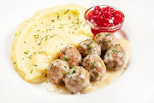 swedish meatballs with mashed potato
