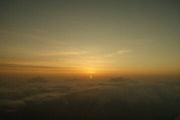朝日が昇る空 / 朝焼け / sky rising in the morning sun