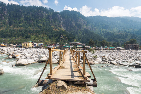 surroundings of manali town, india