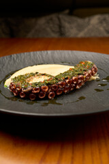 Grilled octopus with mashed potatoes