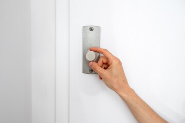 Naklejka premium Female hand turn mechanical latch on front door