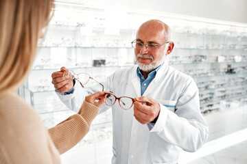 Glasses fitting and eye examination by an ophthalmologist