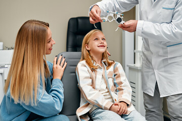 Glasses fitting and eye examination by an ophthalmologist