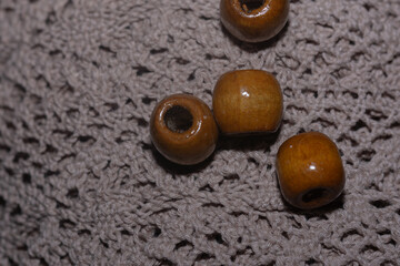 wooden rondlight  beads clseup onase ppenwrk.