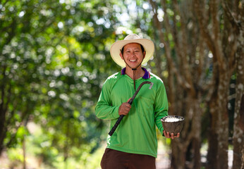 Female rubber planters Using a rubber cutter knife.