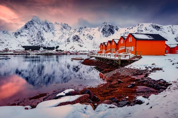 Foto op Plexiglas Norwegian red houses in Ballstad town on the shore of Norwegian sea. Dramatic sunseton Lofoten Islands archipelago, Norway, Europe. Life over polar circle. Traveling concept background.. © Andrew Mayovskyy