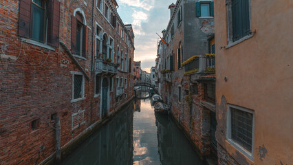 Obraz na płótnie Canvas Enchanting Venice: A Visual Symphony of Canals, Architecture, and Timeless Elegance