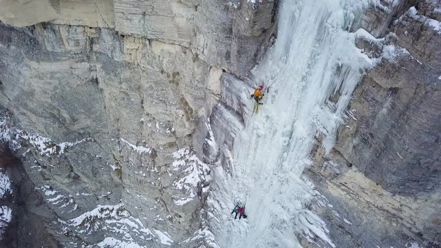 Vertical iceclimb icefall climbing extreme spor