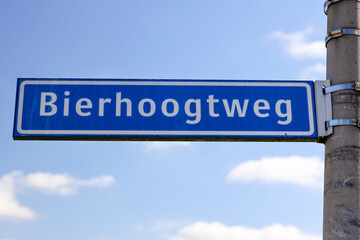 Bierhoogtweg and Zuidelijke dwarsweg as roads in the middle of the Zuidplaspolder