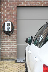 auto voiture recharge charge borne station electrique electricité energie autonomie maison