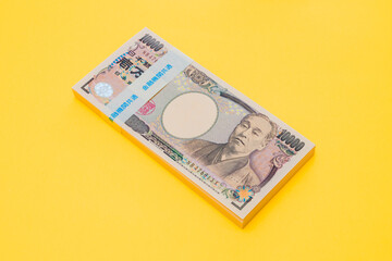 100万円の札束　一万円札　黄色背景