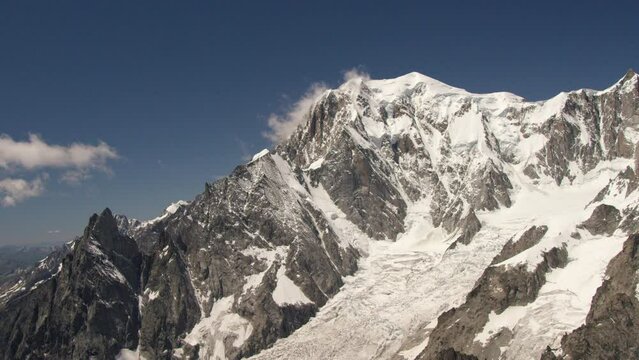 Vue a&eacute;rienne sous le Mont Blanc, partie sud