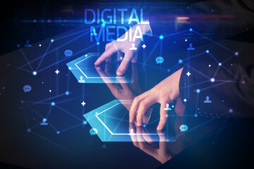 Navigating social networking with social icons