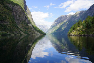Fototapeta na wymiar reflection in fjord