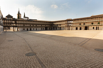 Paisaje de la plaza mayor de Tembleque, Toledo. - obrazy, fototapety, plakaty