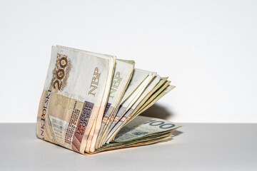 plik banknotów jako emerytura lub wypłata w Polsce - obrazy, fototapety, plakaty