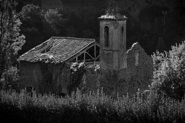 Wrecked small church abandoned in Viterbo, Italy - obrazy, fototapety, plakaty