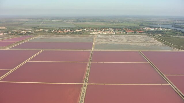 Vue a&eacute;rienne de Salin de Giraud