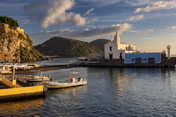 Lipari, Aeolische Inseln, Sizilien, Italien, 29.10.2023, Marina Corta > english> Lipari, Aeolian...