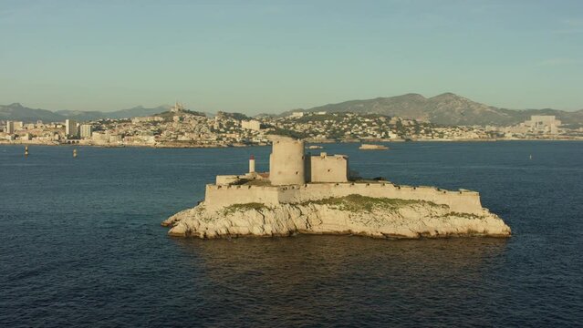 Vue a&eacute;rienne du ch&acirc;teau d'If &agrave; proximit&eacute; de Marseille