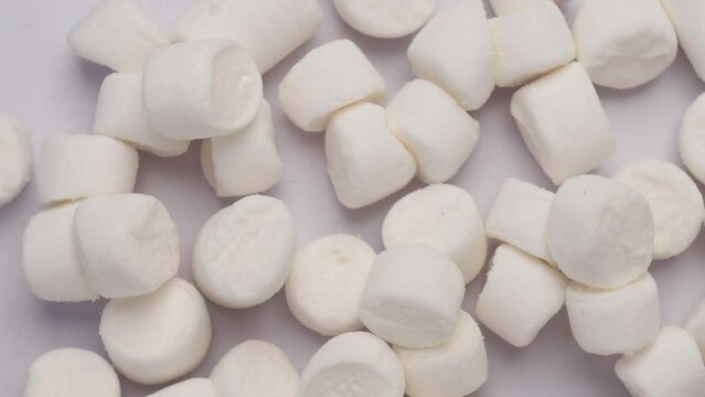 white mini white marshmallow, rotation in circle. marshmallow for cocoa or for grilling, Turning. selective focus.