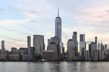 Obraz premium downtown manhattan skyline view (new york from jersey city) travel tourism destination (after sunset, dusk, night, dark) water reflection in hudson river (world trade center detail)