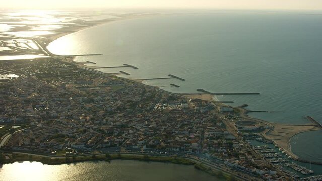 Vue a&eacute;rienne de Saintes Maries de la Mer