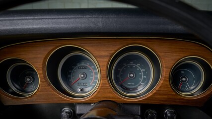 Gauge cluster with a wood surround