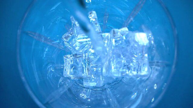 Glass Blau Eis Sprudel #1 4K 30p